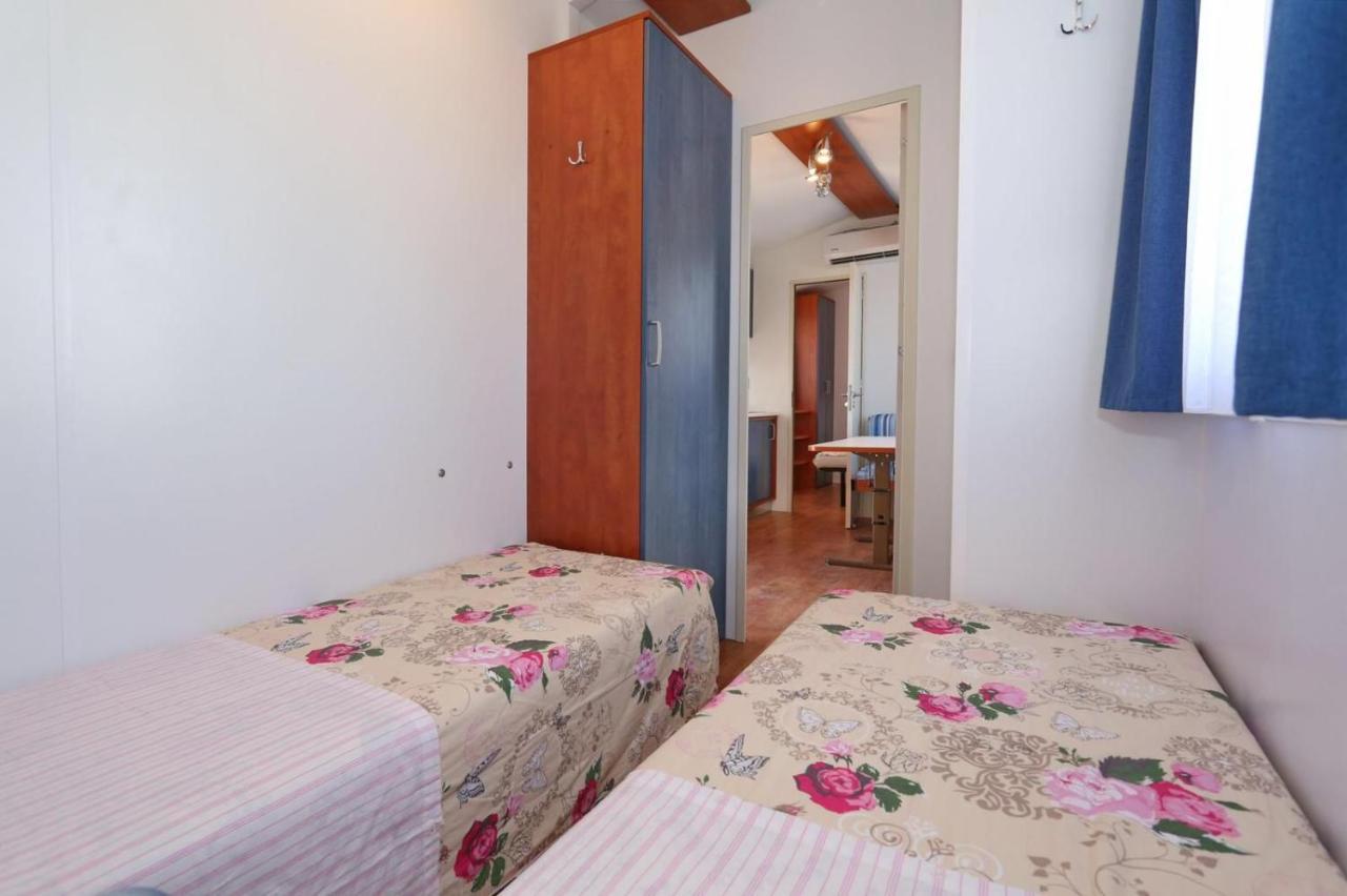 Poolside Mobile Home Turanj Exterior foto