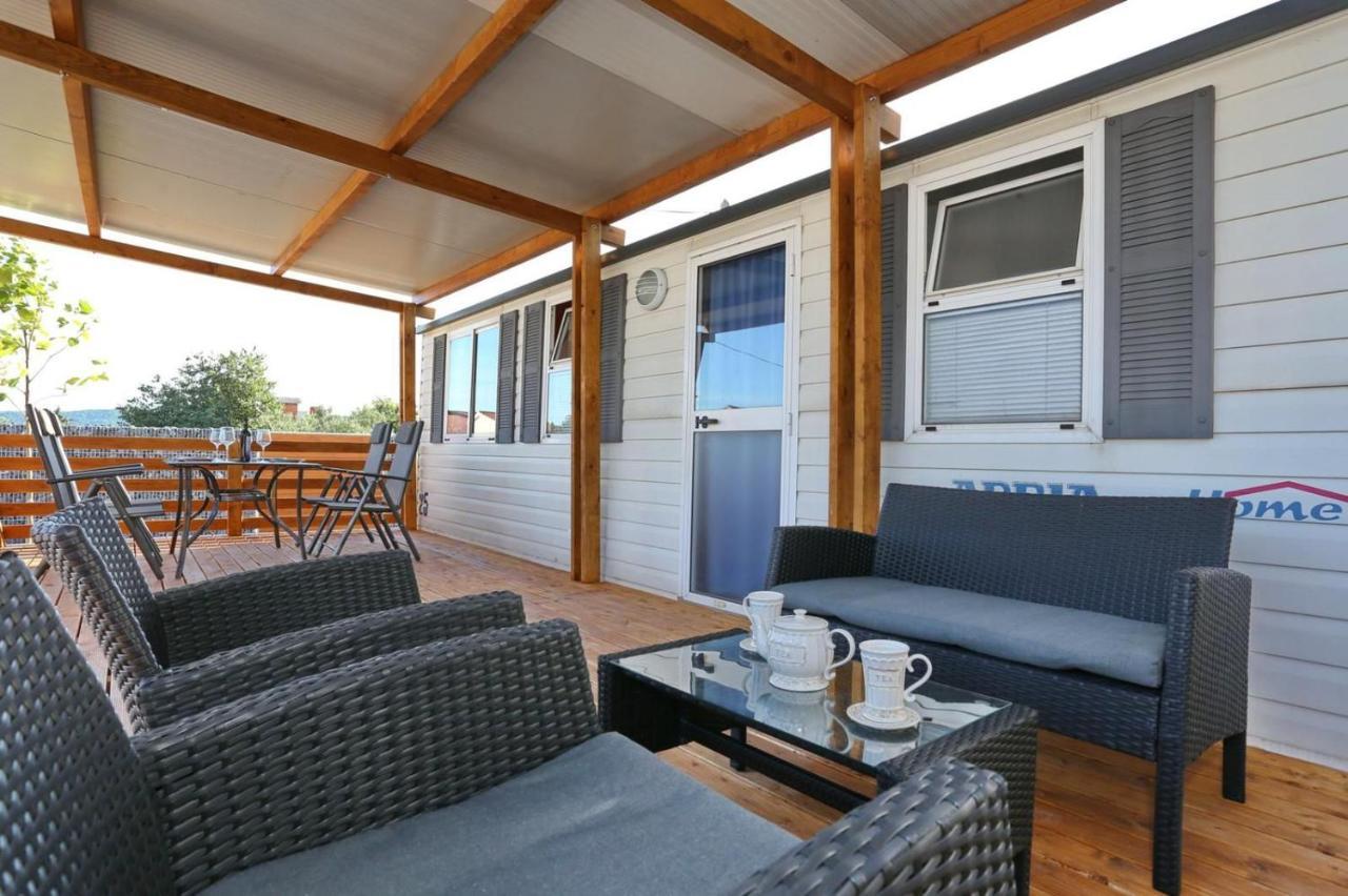 Poolside Mobile Home Turanj Exterior foto